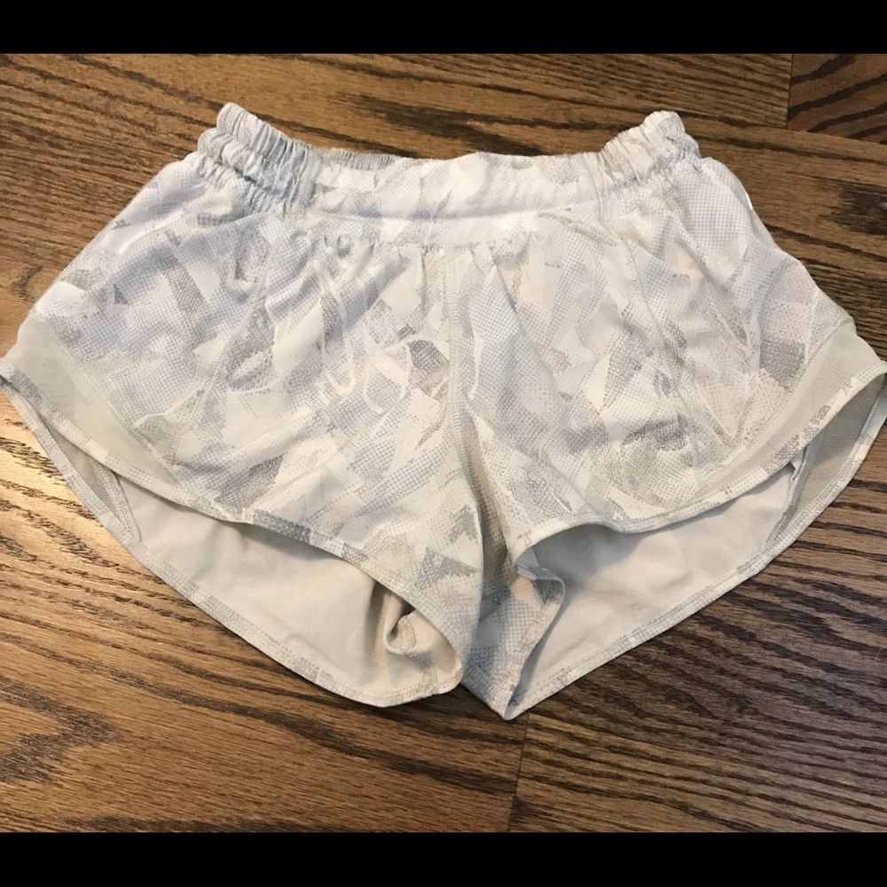 White patterned LULU HOTTY HOT SHORTS